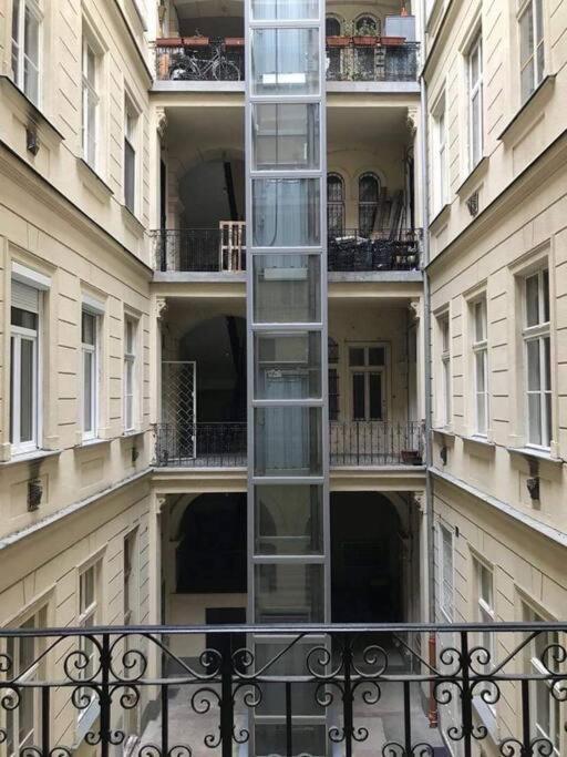 White Luxury Apartment Budapest Extérieur photo