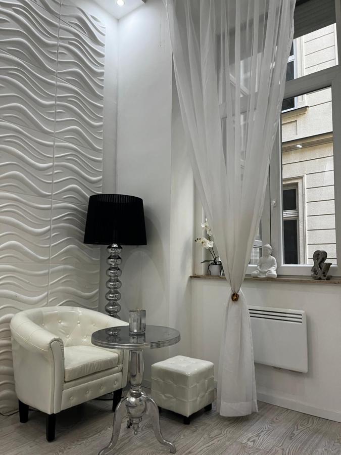 White Luxury Apartment Budapest Extérieur photo
