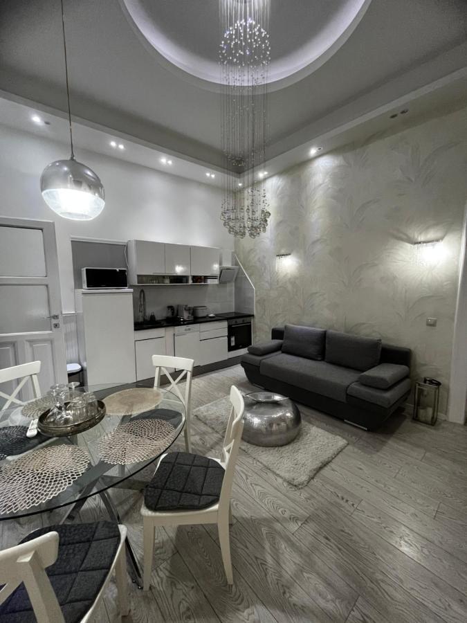 White Luxury Apartment Budapest Extérieur photo