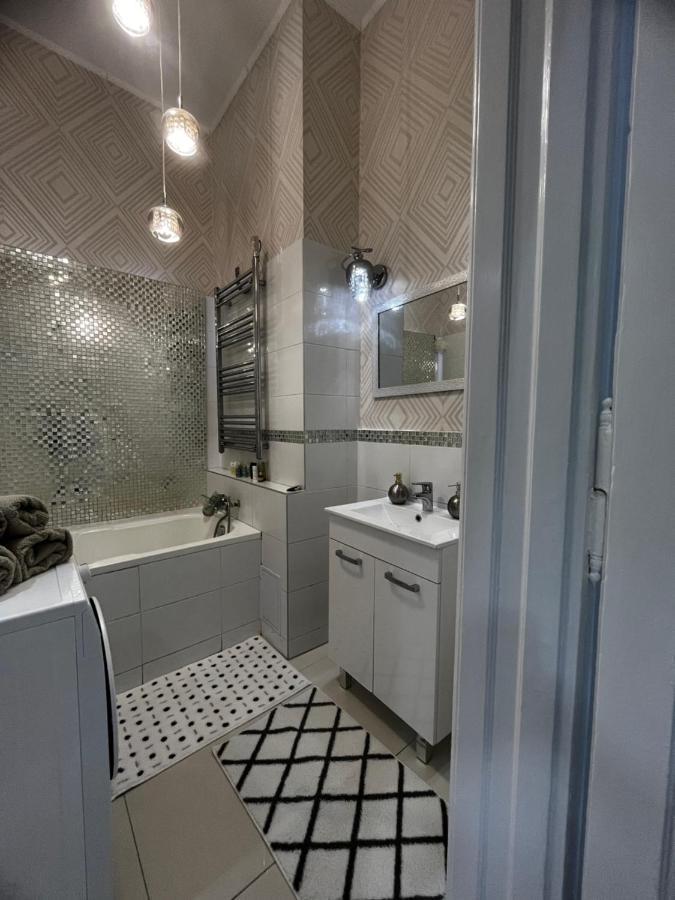 White Luxury Apartment Budapest Extérieur photo