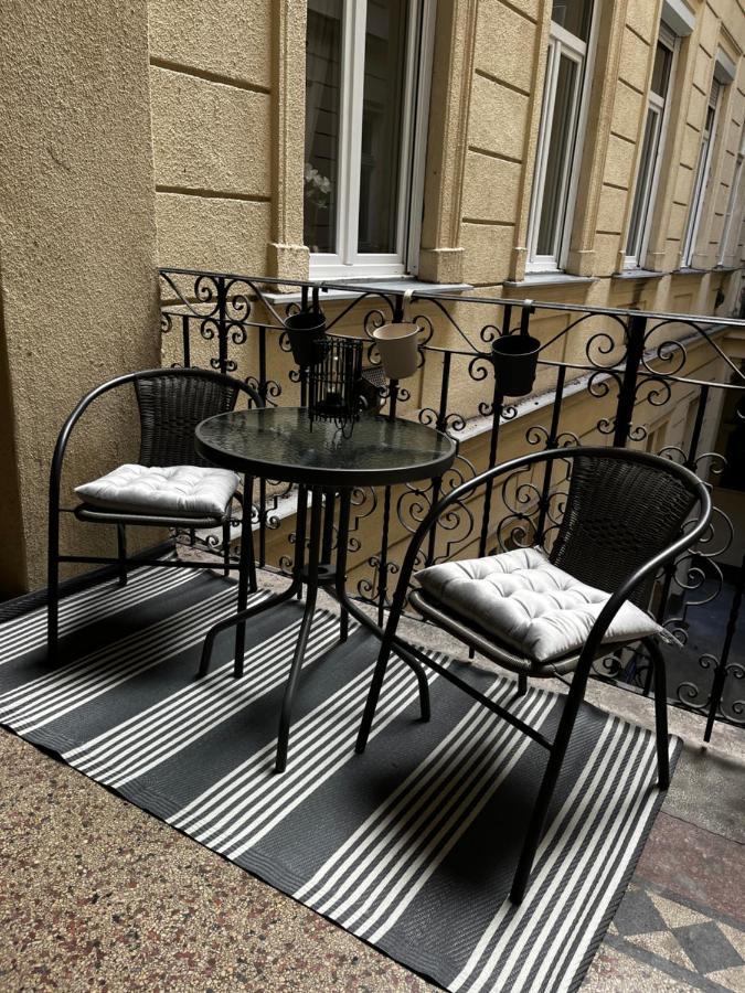 White Luxury Apartment Budapest Extérieur photo