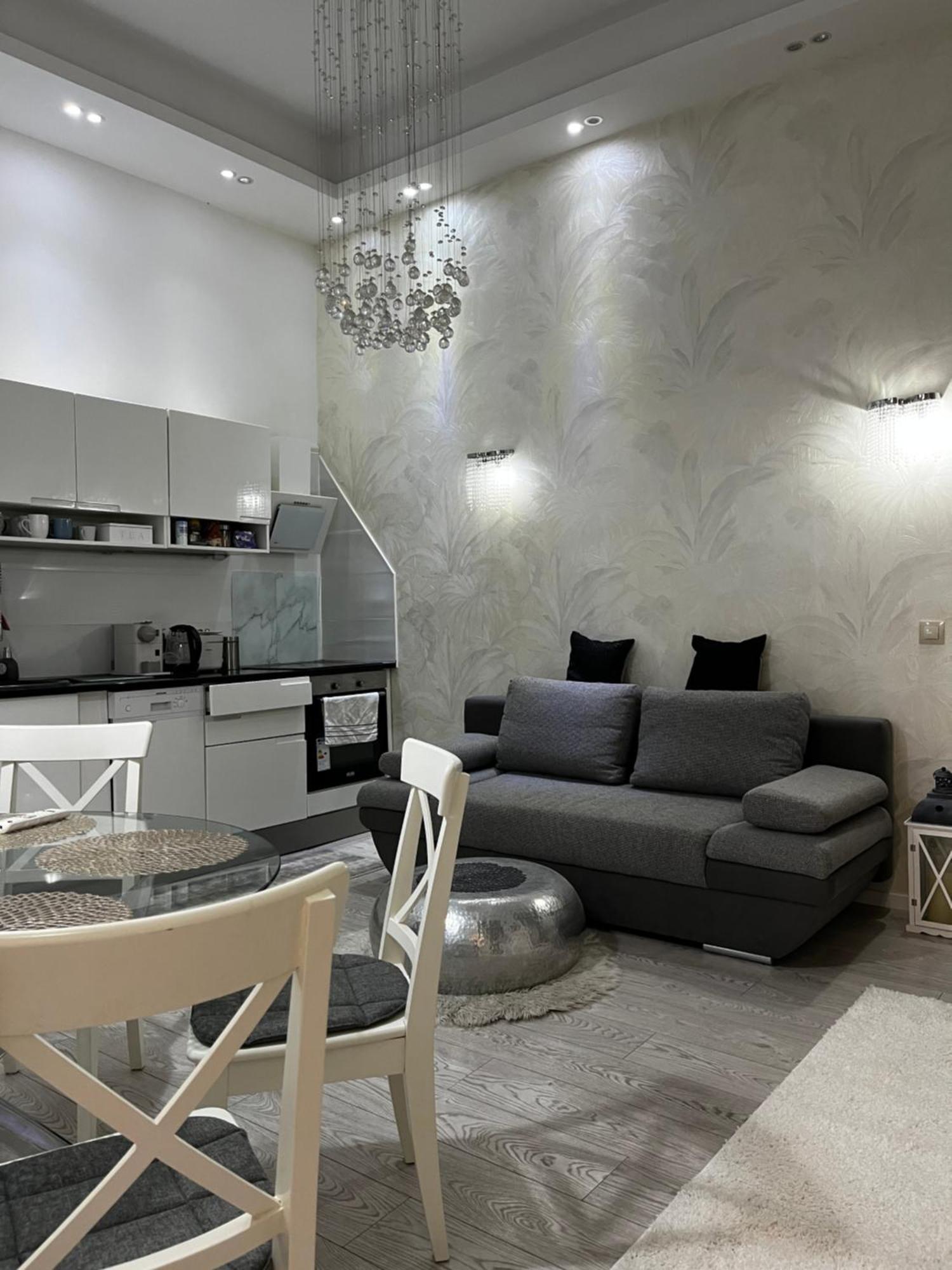 White Luxury Apartment Budapest Extérieur photo